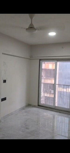 Bedroom in 3 BHK Apartment at Malad West – for Rent