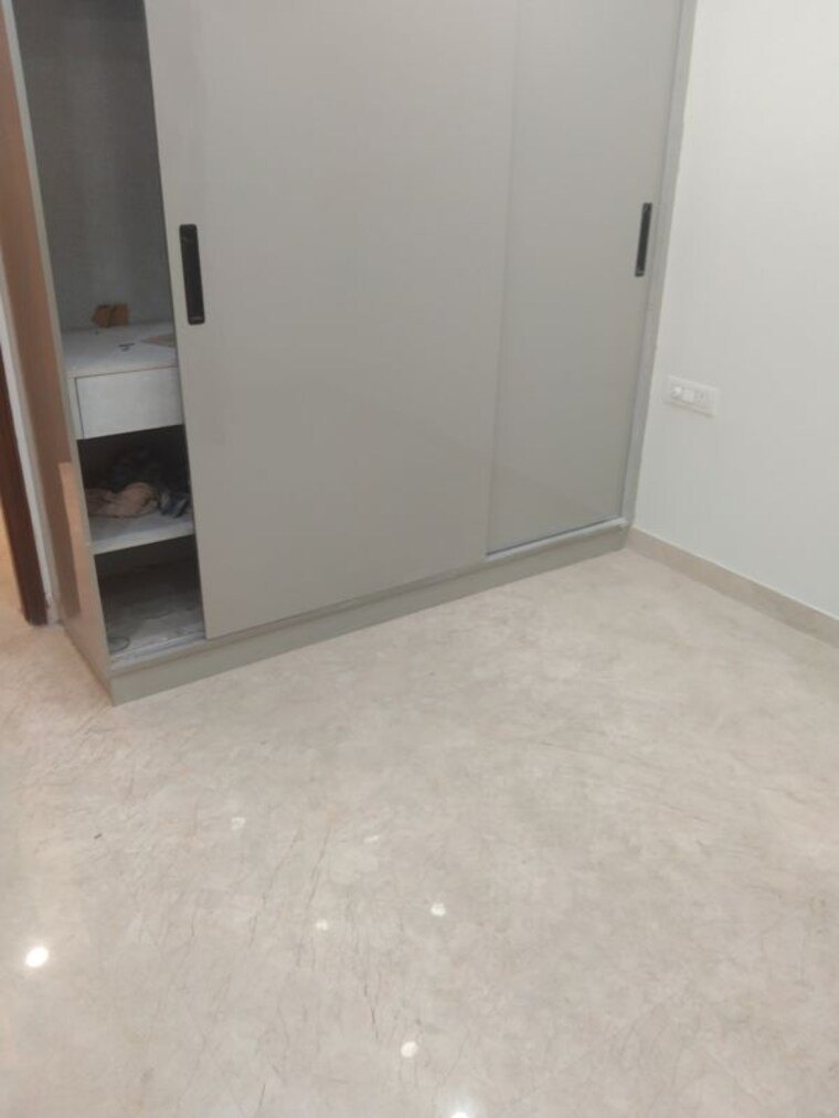 Room, new rajinder nagar 2 Bedroom 100 Sq.Yd. Builder Floor In New Rajinder Nagar Delhi 10503597