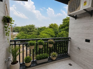 Studio Builder Floor For Rent in Sector 44