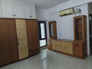 Room in 3 BHK Apartment at Sri Sai Arcade Madhapur, Madhapur – for Rent