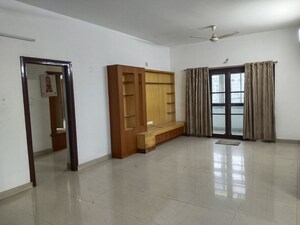 Room in 3 BHK Apartment at Sri Sai Arcade Madhapur, Madhapur – for Rent