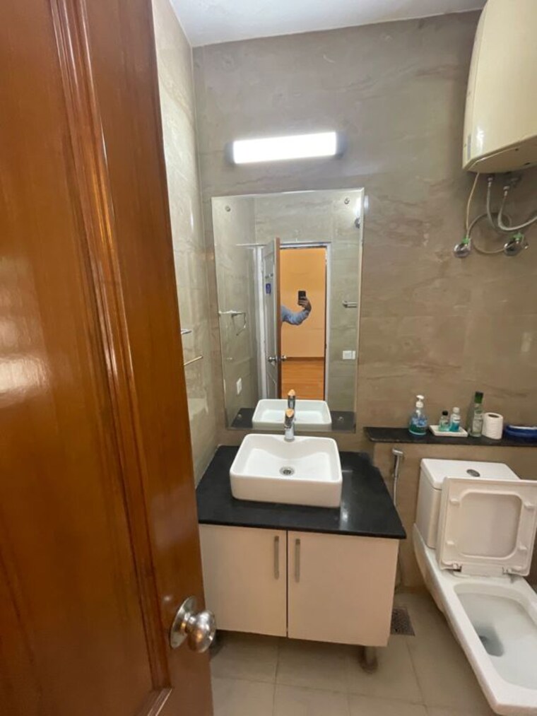 Bathroom, unitech-deerwood-chase 4 Bedroom 3000 Sq.Ft. Villa In Nirvana Country Gurgaon 10503693
