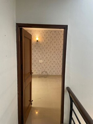 Room in 4 BHK Villa at Unitech Deerwood Chase, Nirvana Country – for Rent