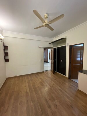 Room in 4 BHK Villa at Unitech Deerwood Chase, Nirvana Country – for Rent