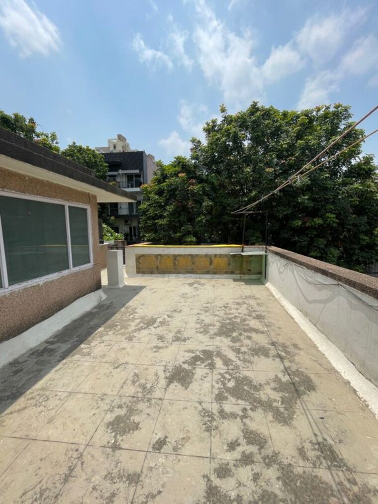 Balcony, unitech-deerwood-chase 4 Bedroom 3000 Sq.Ft. Villa In Nirvana Country Gurgaon 10503693