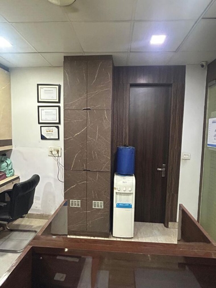 Team Area, lalita park Commercial Office Space 250 Sq.Ft. In Lalita Park Delhi 10503730