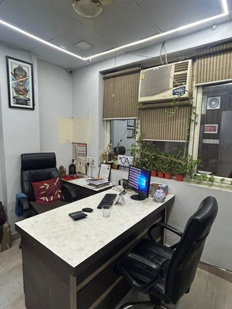 Team Area, lalita park Commercial Office Space 250 Sq.Ft. In Lalita Park Delhi 10503730