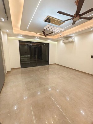 Room in 5 BHK Villa at Sector 28 – for Sale