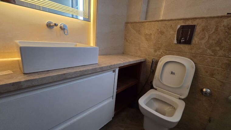 Bathroom, greater kailash i 3 Bedroom 150 Sq.Yd. Builder Floor In Greater Kailash I Delhi 10503696