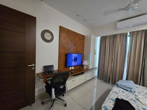 Bedroom in 3 BHK Builder Floor at Sector 16 – for Rent