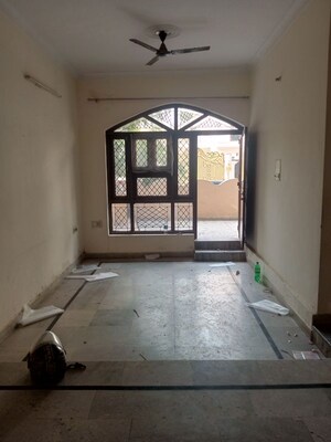 Room in 2 BHK Independent House at Ansal Plaza Sector-23, Sector 23 – for Rent
