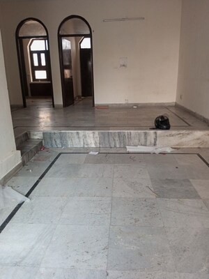 Room in 2 BHK Independent House at Ansal Plaza Sector-23, Sector 23 – for Rent