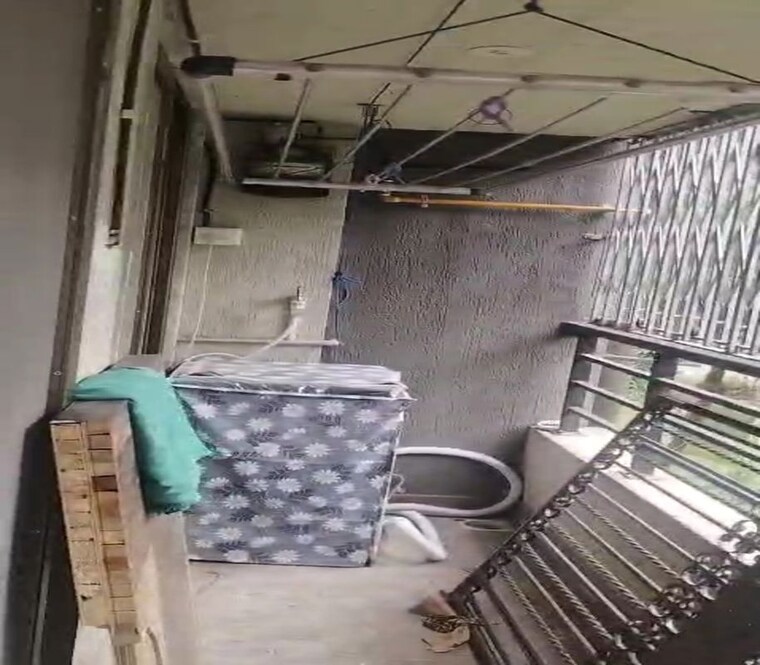 Balcony, matunga east 3 Bedroom 1000 Sq.Ft. Apartment In Matunga East Mumbai 10503767