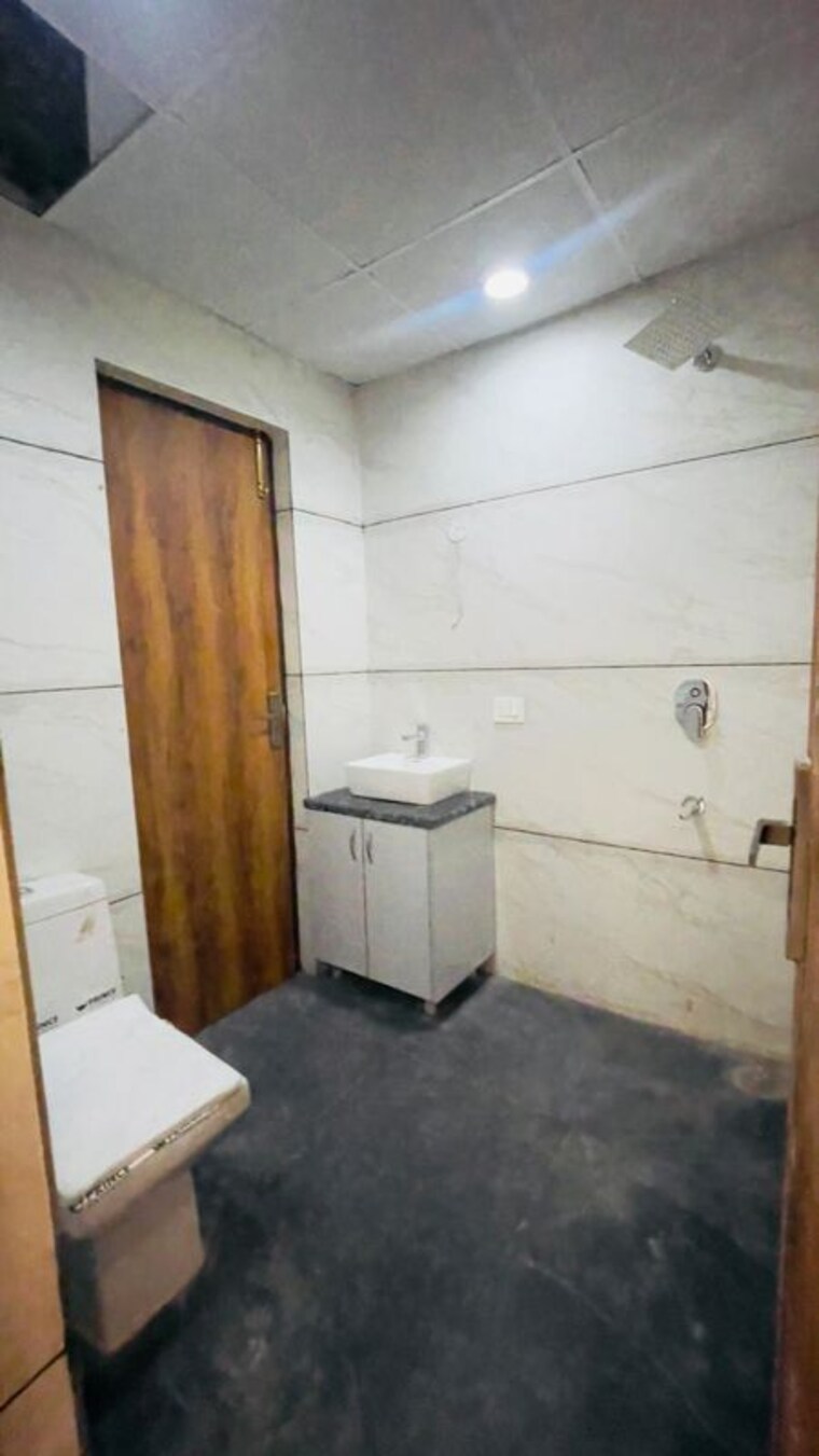 Bathroom, upsidc site b 3 Bedroom 1580 Sq.Ft. Apartment In Upsidc Site B Greater Noida 10503780