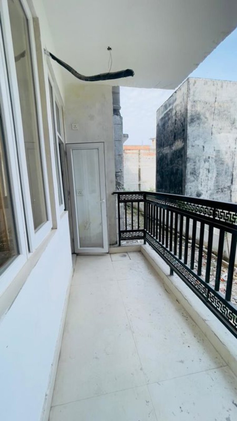 Balcony, upsidc site b 3 Bedroom 1580 Sq.Ft. Apartment In Upsidc Site B Greater Noida 10503780