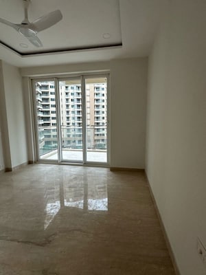 Room in 3.5 BHK Apartment at Ambience Creacions, Sector 22 – for Rent