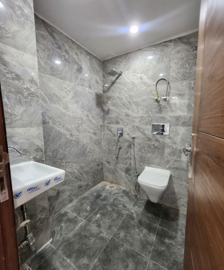 Bathroom, neb sarai 2 Bedroom 850 Sq.Ft. Apartment In Neb Sarai Delhi 10503786
