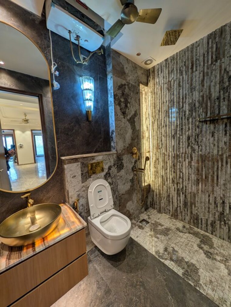 Bathroom, emaar-emerald-floors-premier 4 Bedroom 263 Sq.Yd. Builder Floor In Sector 65 Gurgaon 10503788
