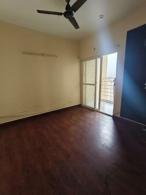 Room in 3 BHK Apartment at Paras Tierea, Sector 137 – for Sale