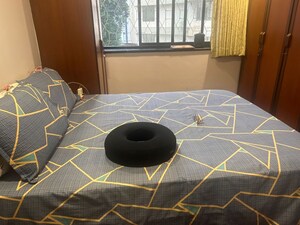 Team Area in 1 BHK Apartment at Bandra West – for Rent