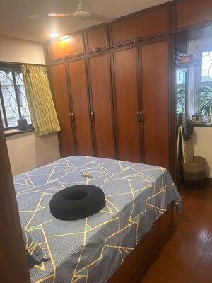 Team Area in 1 BHK Apartment at Bandra West – for Rent