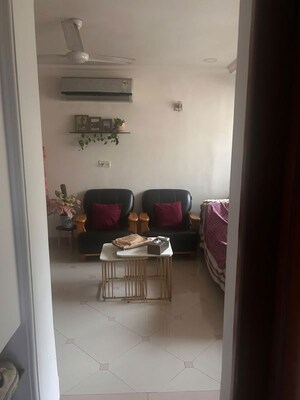 Furnished Amenities in 1 BHK Apartment at Bandra West – for Rent