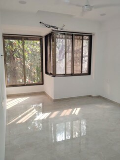 2 BHK Apartment For Rent in Khar West
