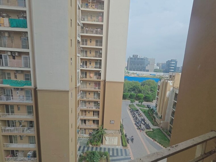 Balcony, paras-tierea 3 Bedroom 1580 Sq.Ft. Apartment In Sector 137 Noida 10503886