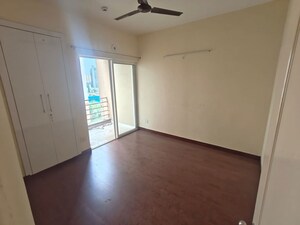 Room in 3 BHK Apartment at Paras Tierea, Sector 137 – for Sale
