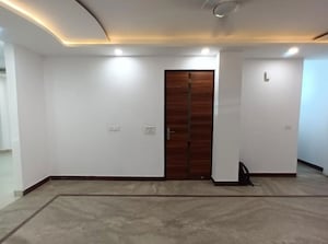Room in 3 BHK Builder Floor at Naraina – for Rent