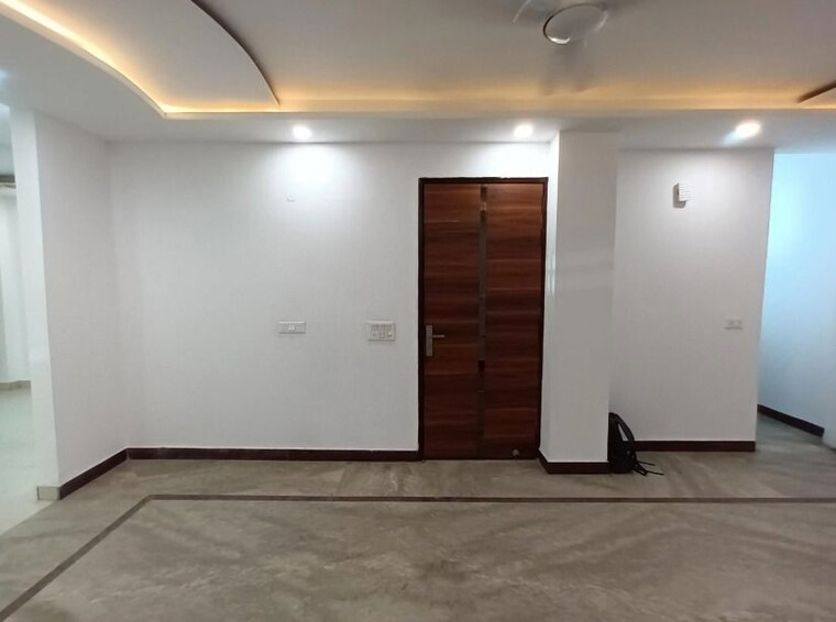 Room, naraina 3 Bedroom 200 Sq.Yd. Builder Floor In Naraina Delhi 10503930