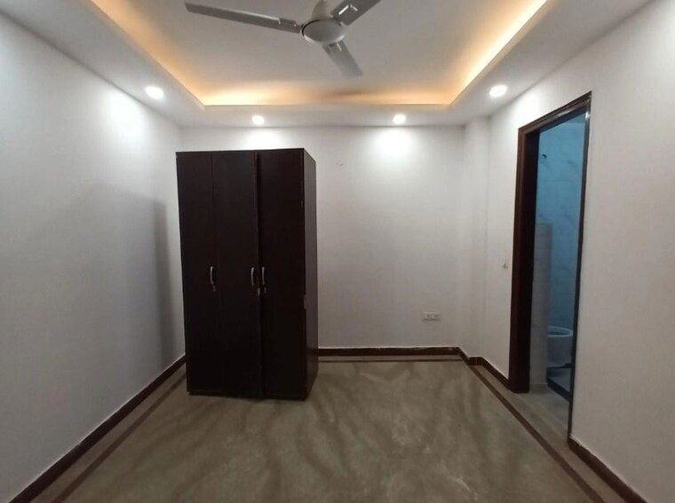 Room, naraina 3 Bedroom 200 Sq.Yd. Builder Floor In Naraina Delhi 10503930