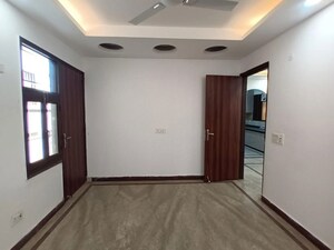 Room in 3 BHK Builder Floor at Naraina – for Rent