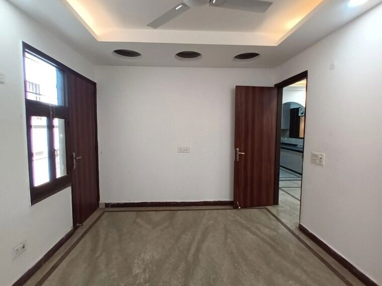 Room, naraina 3 Bedroom 200 Sq.Yd. Builder Floor In Naraina Delhi 10503930