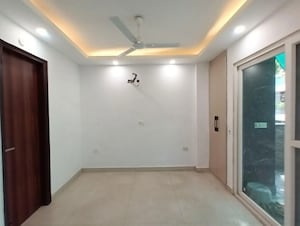 Room in 3 BHK Builder Floor at Naraina – for Rent