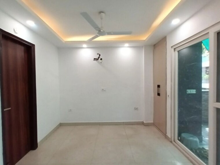 Room, naraina 3 Bedroom 200 Sq.Yd. Builder Floor In Naraina Delhi 10503930