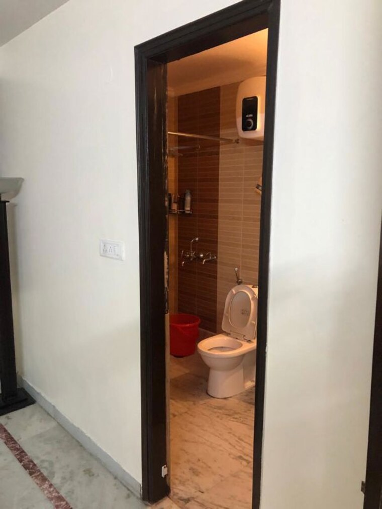 Washroom, naraina 3 Bedroom 300 Sq.Yd. Builder Floor In Naraina Delhi 10503942