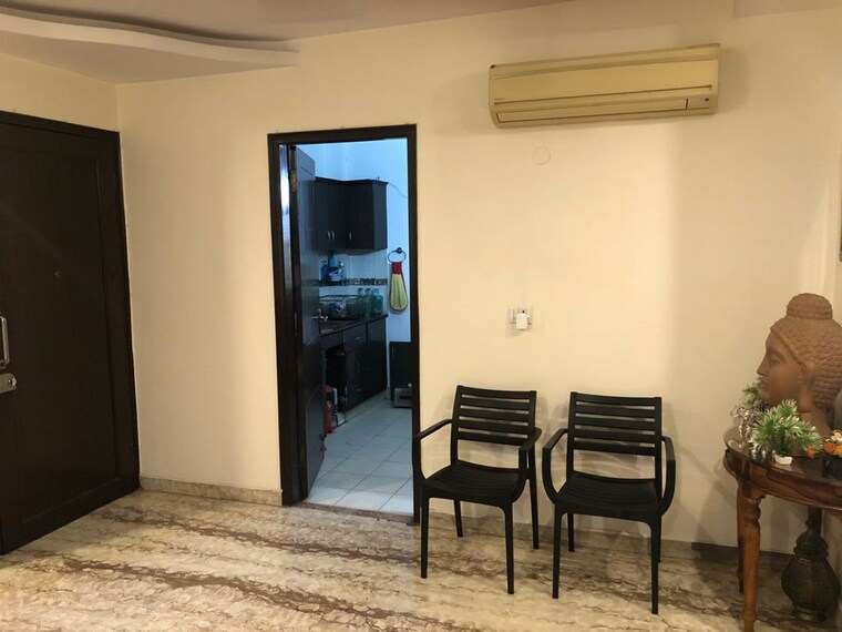 Room, naraina 3 Bedroom 300 Sq.Yd. Builder Floor In Naraina Delhi 10503942