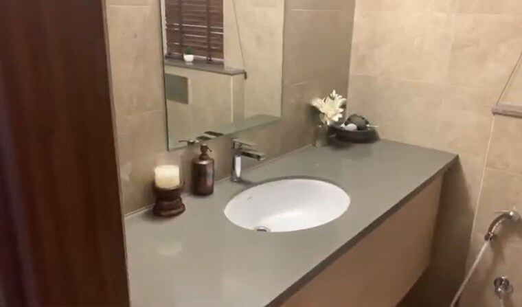 Bathroom, godrej-tropical-isle 4 Bedroom 3250 Sq.Ft. Apartment In Sector 146 Noida 10503804