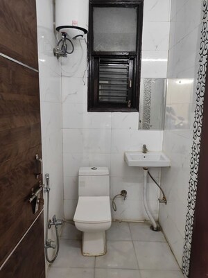 Bathroom in 1 BHK Builder Floor at Jawahar Nagar – for Rent