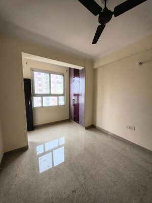 Room in 2.5 BHK Apartment at Aishbagh – for Rent