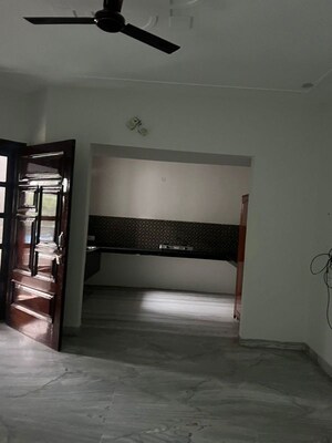 Room in 1 BHK Builder Floor at Aerocity – for Rent