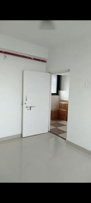 Room in 1 BHK Apartment at Ganesh Nagar CHS Goregaon, Goregaon West – for Rent