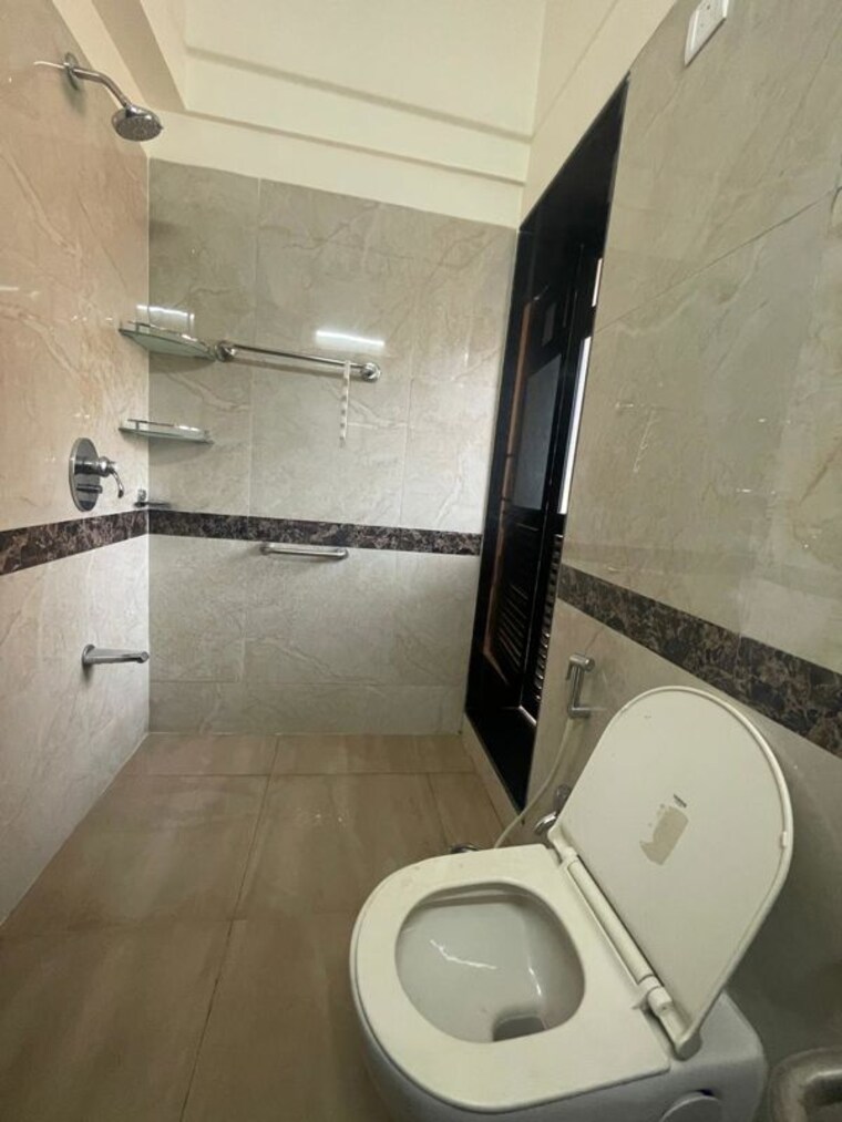 Bathroom, k-raheja-raheja-residency 2 Bedroom 730 Sq.Ft. Apartment In Malad East Mumbai 10504101