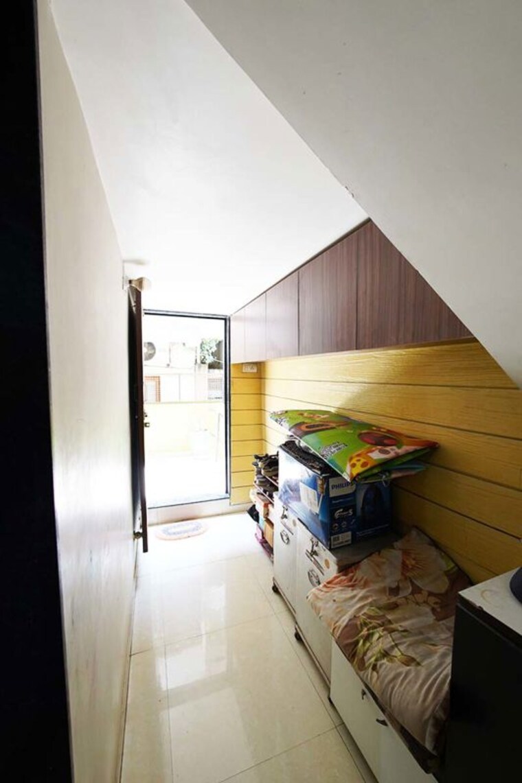 Balcony, maninagar 4 Bedroom 145 Sq.Yd. Apartment In Maninagar Ahmedabad 10504123