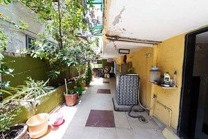 Team Area in 4 BHK Apartment at Maninagar – for Sale