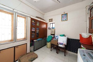 Room in 3 BHK Apartment at Maninagar – for Sale