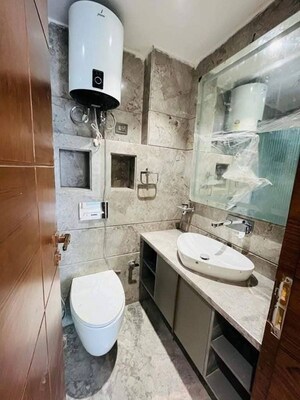 Team Area in 3 BHK Apartment at Saket – for Rent