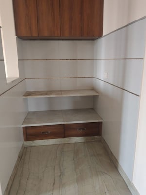 Furnished Amenities in 3 BHK Builder Floor at Mewala Maharajpur – for Rent