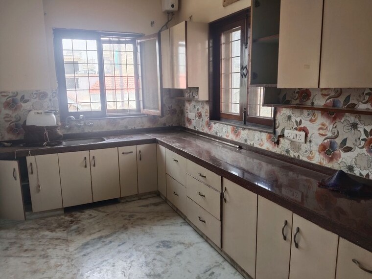 Kitchen, mewala maharajpur 3 Bedroom 275 Sq.Yd. Builder Floor In Mewala Maharajpur Faridabad 10504157